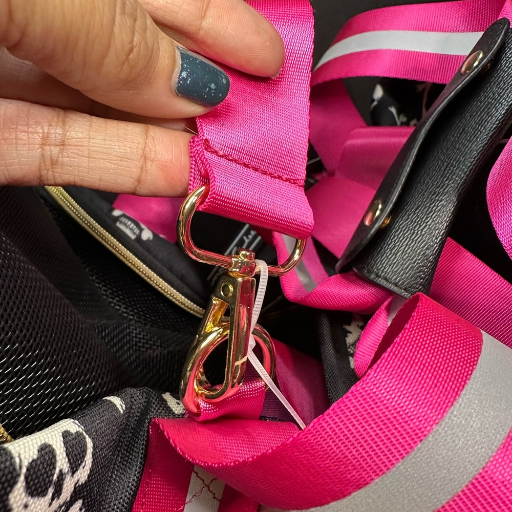 Betsey Johnson Pet Carrier in Black and Pink with skull and crossbones - Picture 11 of 14